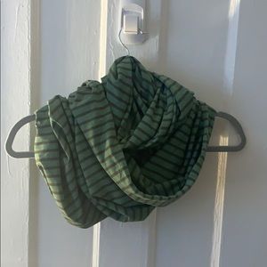 Lululemon vinyasa scarf green- new